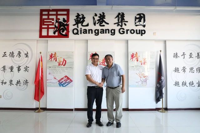 中科院專(zhuān)家與董事長(zhǎng)合影