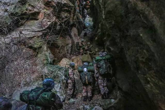 官兵執(zhí)行巡邏任務